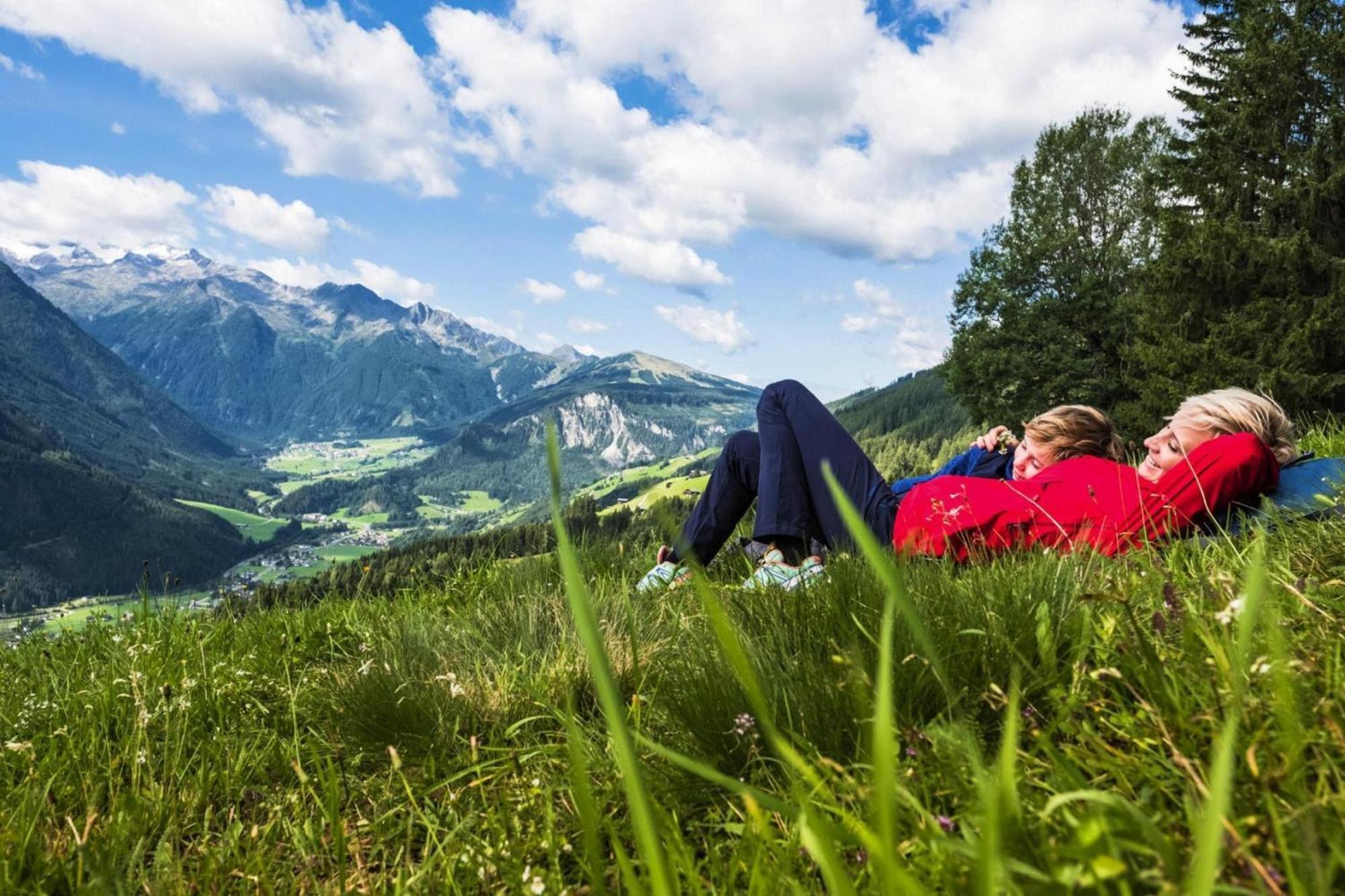 Apartment In Neukirchen With A Balcony นอยเคียร์เชน อัม โกรสเวเนดิเกอร์ ภายนอก รูปภาพ