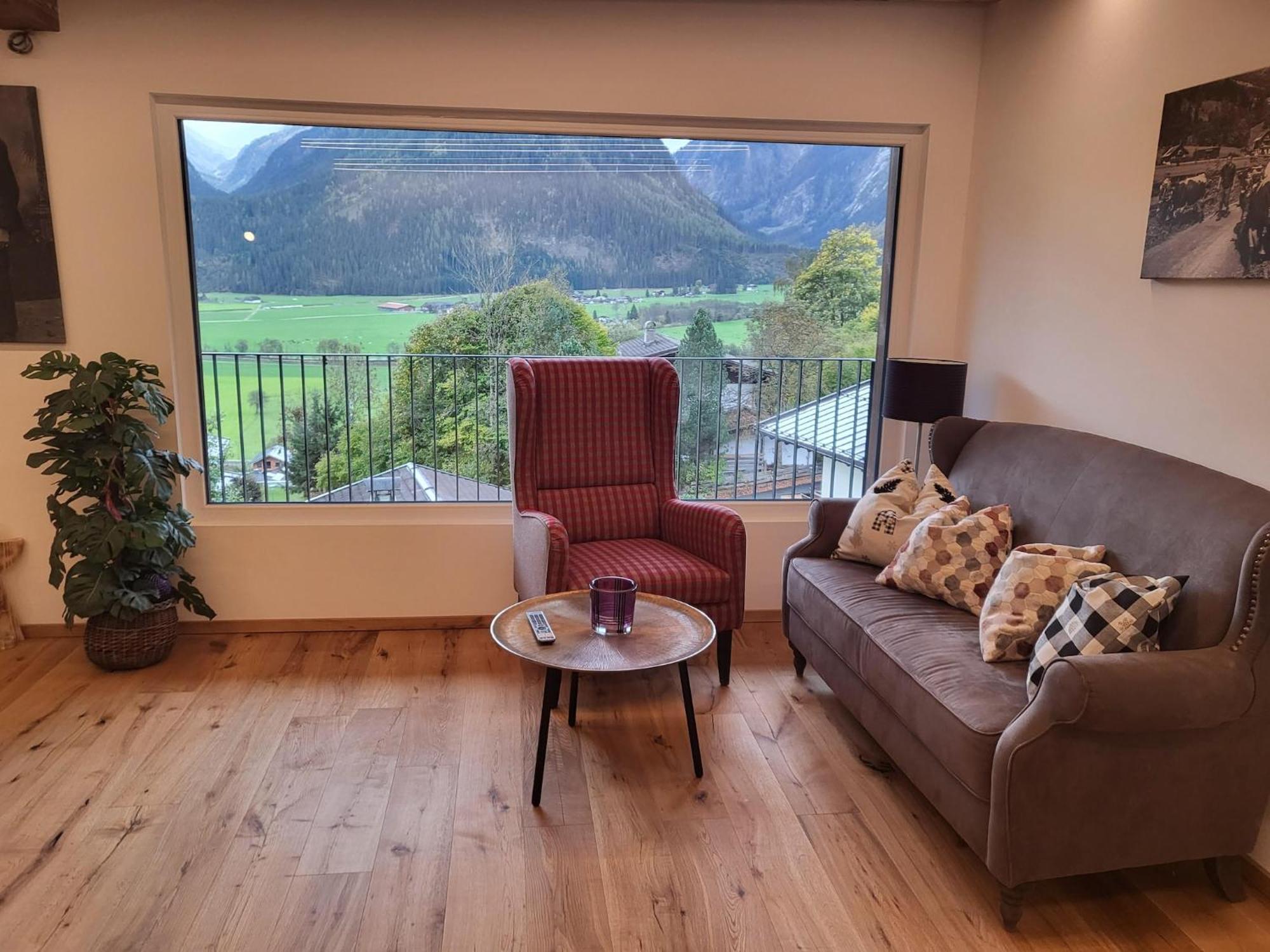 Apartment In Neukirchen With A Balcony นอยเคียร์เชน อัม โกรสเวเนดิเกอร์ ภายนอก รูปภาพ
